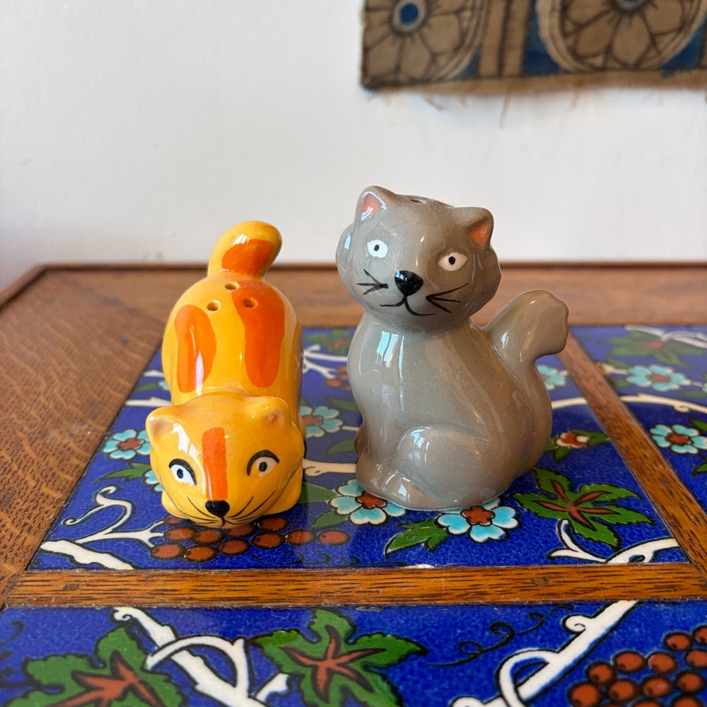 Vintage Gray & Orange Cats Salt & Pepper Shakers Set of 2 Cottagecore Home Decor